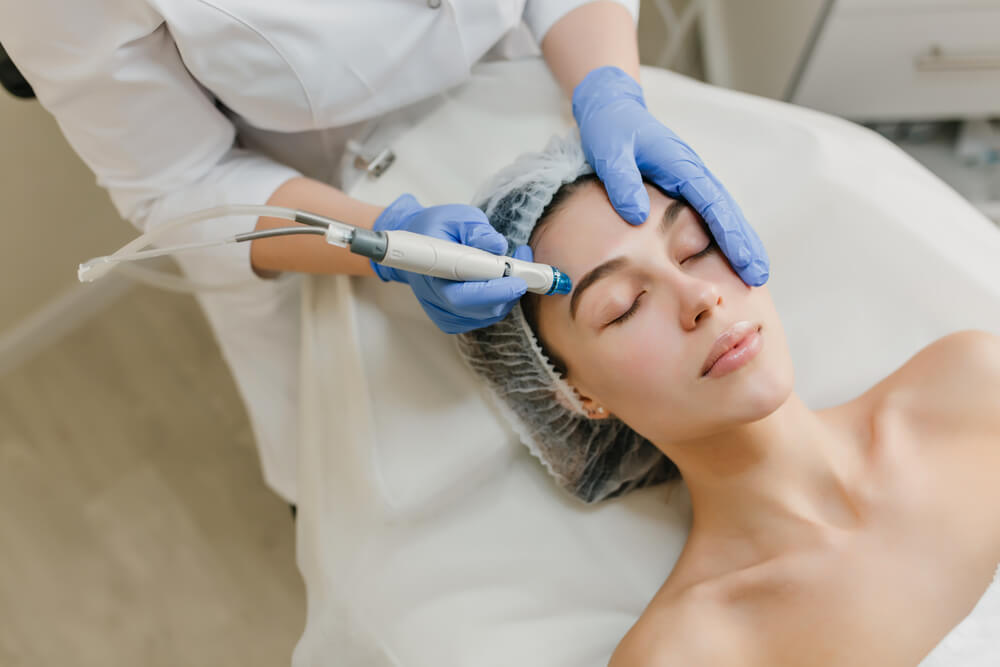 Hydrafacial vs Microdermabrasion